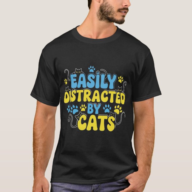 T-shirt Facilement Distrait par les Chats (Devant)