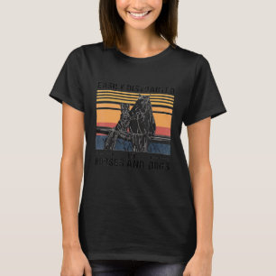 T-shirt Facilement Distrait Par Les Chevaux Et Le Chien