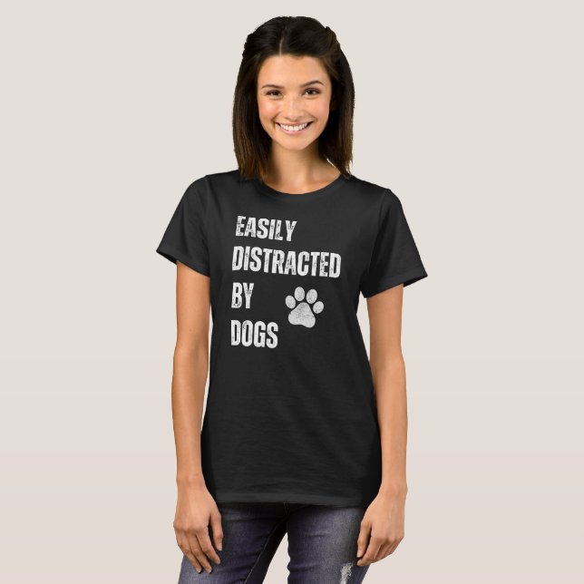 T-shirt Facilement Distrait Par Les Chiens (Devant entier)