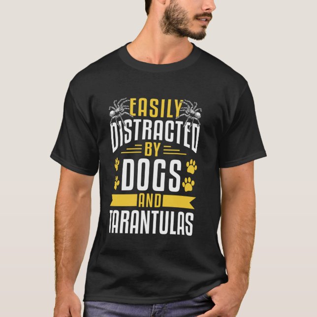 T-shirt Facilement Distrait Par Les Chiens Et L'araignée D (Devant)