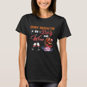 T-shirt Facilement Distrait Par Les Chiens Et Le Vin Drôle