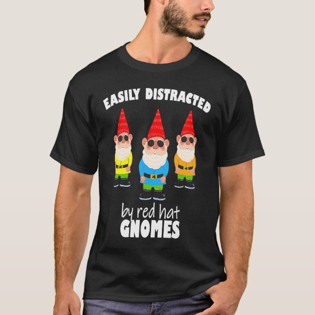 T-shirt Facilement distrait par les gnomes casquettes roug (Devant)