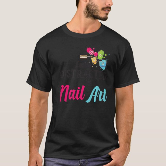 T-shirt Facilement Distrait Par Les Techniciens De L'Ongle (Devant)