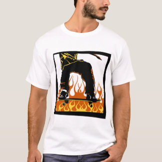 T-shirt faisant de la planche à roulettes