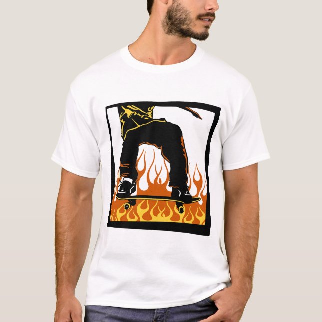 T-shirt faisant de la planche à roulettes (Devant)