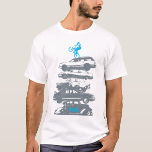 T-shirt faisant du vélo de montagne - monte de