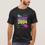 T-shirt Fait En 2004 18E Anniversaire 80S 90S 1990S 1980S<br><div class="desc">Fabriqué En 2004 18e anniversaire 80s 90s 1990s 1980s Nostalgie</div>