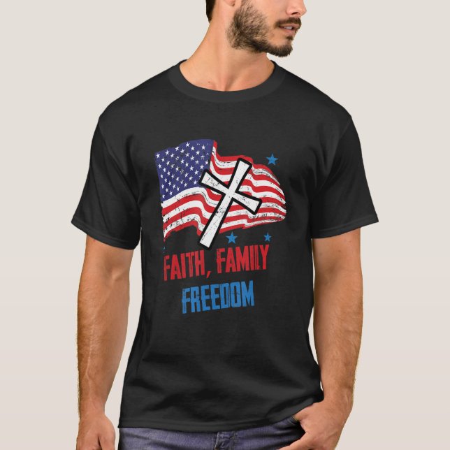 T-shirt Faith Family Freedom Christian Cross USA Flag (Devant)