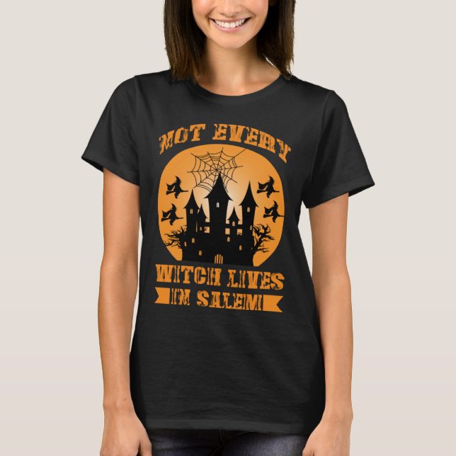 T-shirt Fall Halloween Not Every Witch Lives In Salem Haun (Devant)