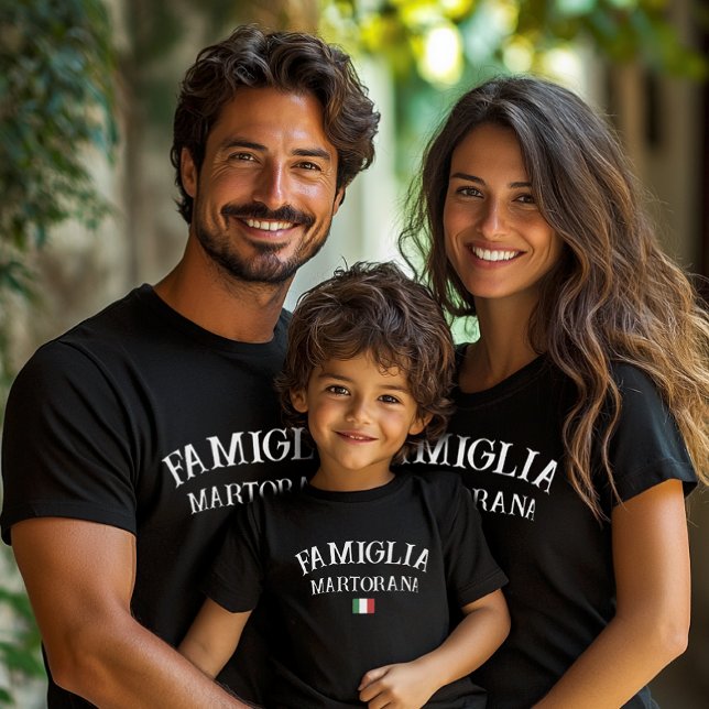 T-shirt Famiglia Italian Family Personalized Reunion Black (Custom Last Name Famglia Family T-shirts for the Italian Family Reunion)
