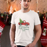 T-shirt Famille Noël Vintage Camion Rouge Personnalisé<br><div class="desc">Aquarelle de Noël Vintage Camion rouge avec arbre de Noël T-shirt personnalisé - Script vert</div>