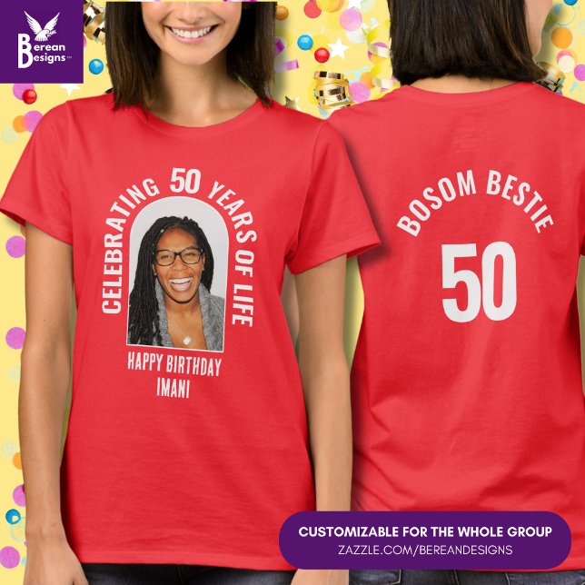 T-shirt Famille Réunion personnalisée Correspondance 50e a (Front & back GROUP MILESTONE 50th BIRTHDAY T-shirt w/ customizable photo and text. Ideal for groups)