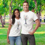 T-shirt Family Reunion ArArArArArArArArArArArArbre Familia<br><div class="desc">Il y a un T-shirt Famille Réunion pour tous les hommes de la famille ! Ces élégants T-shirts sont décorés d'un arbre généalogique aux couleurs de l'arc-en-ciel. Customisez-les avec votre nom de famille et l'année. Ce design unique est une impression de ma mosaïque d'arbre généalogique qui a été faite à...</div>