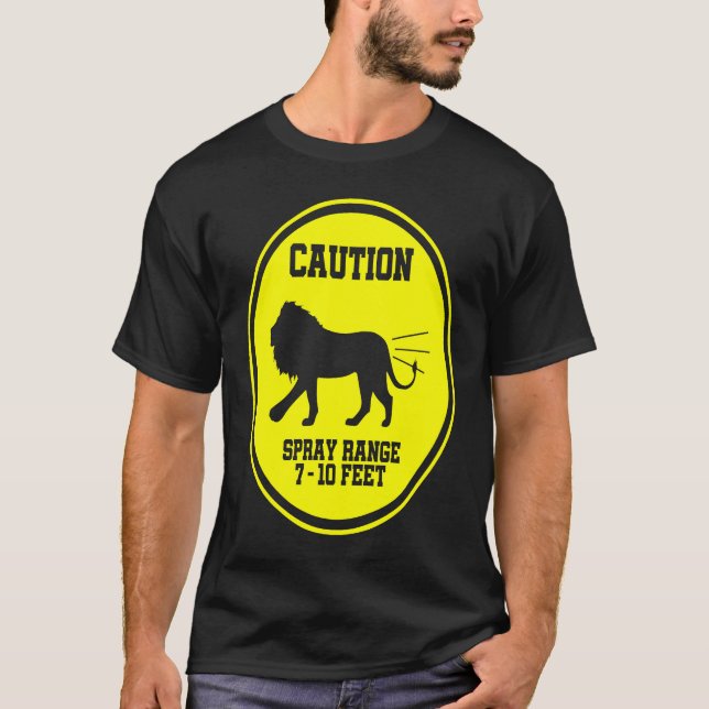 T-shirt Farting Lion Caution Spray Area Warning Sign (Devant)