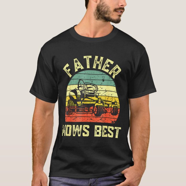 T-shirt Father Mows Funny Fathers Day Dad Jokes Lawn Mowin (Devant)