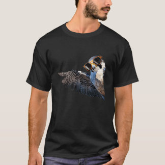 T-shirt Faucon réaliste avec des lunettes de soleil regard