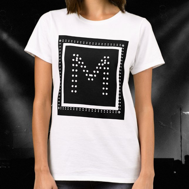 T-shirt Faux Rhinestone Rocher Rétro Monogramme Noir Blanc (A cool t-shirt with faux rhinestone monogram initial, formed of white dots on black)