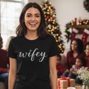 T-shirt femme avec écriture colorée "Wifey" en for