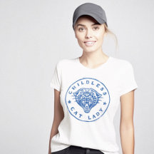 Femme chatte sans enfant brave Fière indépendante