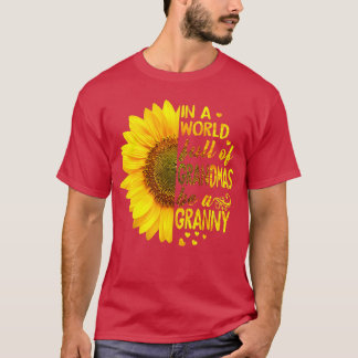 T-shirt Femme Dans un monde plein de grand-mères be Granny