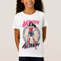 Femme Merveilleuse Avec Emblème Tribal Grec