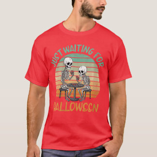 T-shirt Femmes attendant juste Halloween squelette d jeu