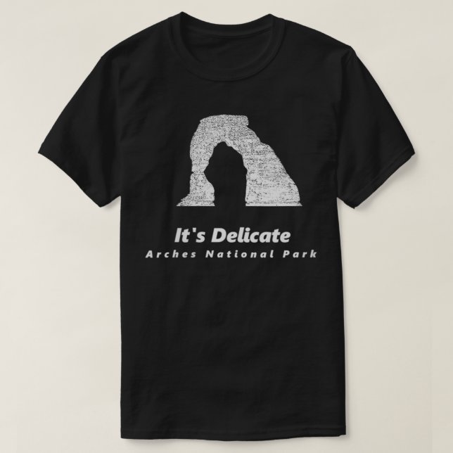 T-shirt Femmes C'est Delicate Arches Parc National Nature  (Design devant)