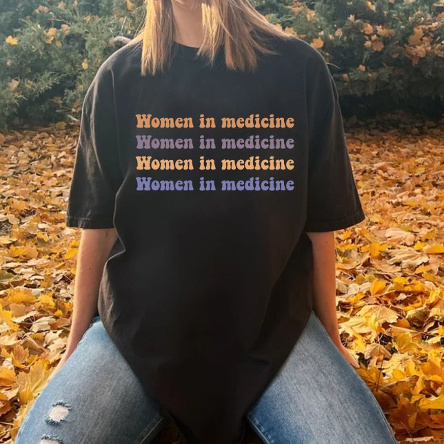 T-shirt Femmes en médecine (Créateur téléchargé)