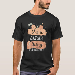 T-shirt Femmes Sarah Anniversaire Nom C'est une chose Sara