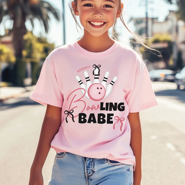 T-shirt Fête d'anniversaire drôle BOWling BABE Rubans rose (Funny BOWling BABE theme birthday guest pink black white bows matching girl birthday guest t-shirt)