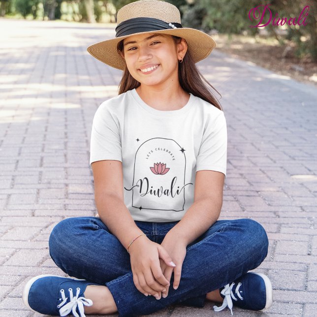 T-shirt Fêtons Diwali élégant (Créateur téléchargé)