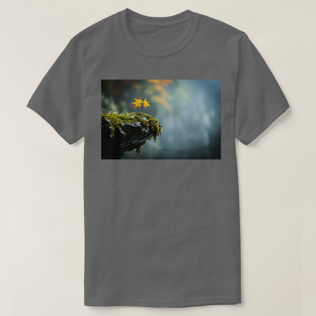 T-shirt Feuilles d'automne sur Mossy Rock Cliff Edge Copy (Design devant)