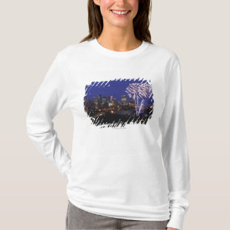 T-shirt Feux d'artifice au-dessus de la ville