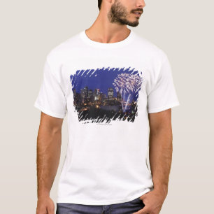 T-shirt Feux d'artifice au-dessus de la ville
