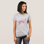 T-shirt Fiançailles Faire-part J'ai dit Oui Mariée<br><div class="desc">Célébrez votre fiançailles avec ce t-shirt gris chic avec le texte "J'ai dit oui !" en calligraphie écriture rose et élégante. Fabuleux t-shirt cadeau pour la mariée à être. Conçu exclusivement pour vous par Happy Dolphin Studio. Si vous avez besoin d'aide ou de produits correspondants, veuillez nous contacter à happydolphinstudio@outlook.com...</div>