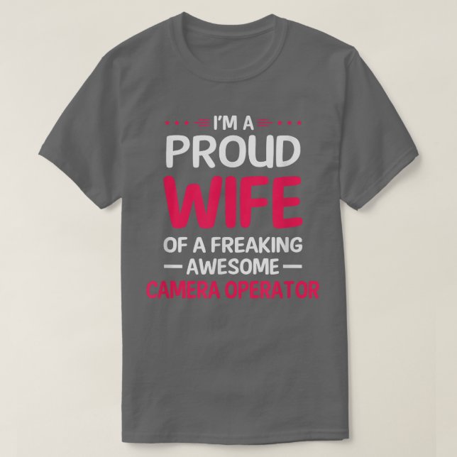 T-shirt Fier Épouse De Freaking Awesome CAMERA OPERATOR  (Design devant)