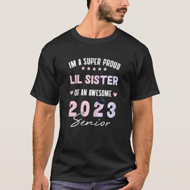 T-shirt Fier Lil Soeur Classe 2023 Graduate Senior Gradua (Devant)