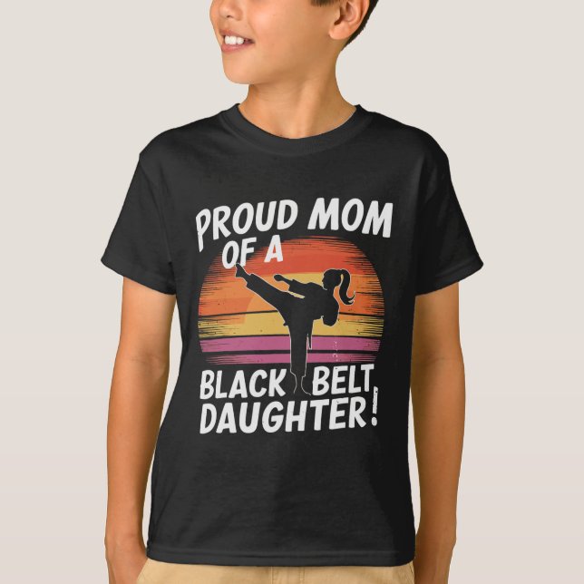 T-shirt Fier Maman D'Une Fille De Ceinture Noire 13 (Devant)