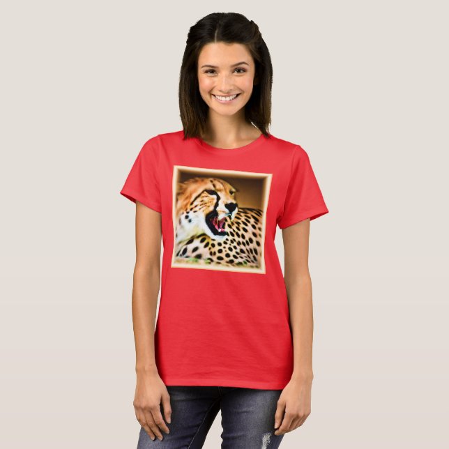 T-shirt "Fierce and Fiery Cheetah Design". Commandez dès m (Devant entier)