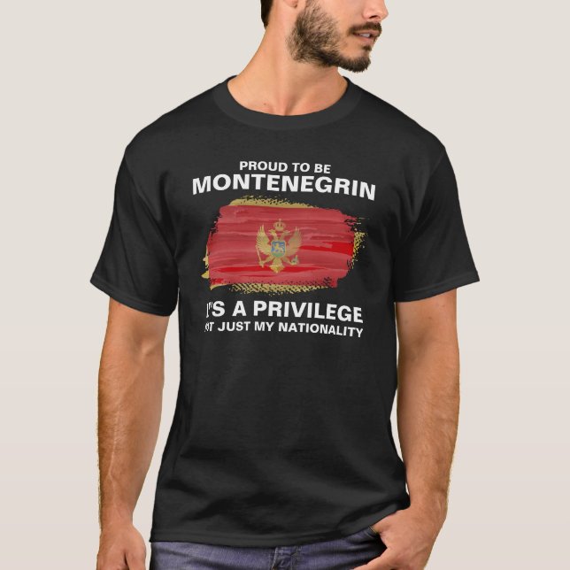 T-shirt Fière d'être monténégrine, c'est un privilège (Devant)