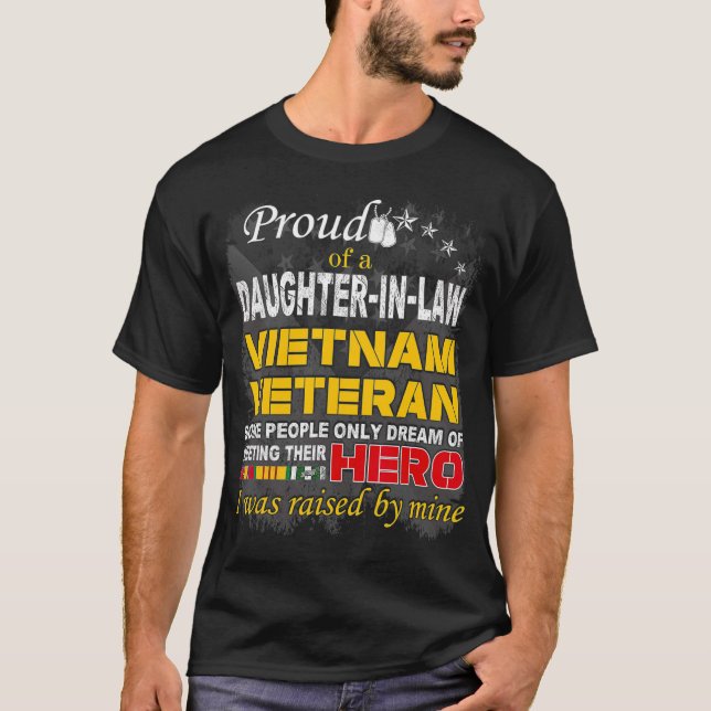 T-shirt Fière fille dans la loi Vietnam Vétérinaire soulev (Devant)