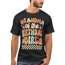 Fière grand-mère de la fille d'anniversaire