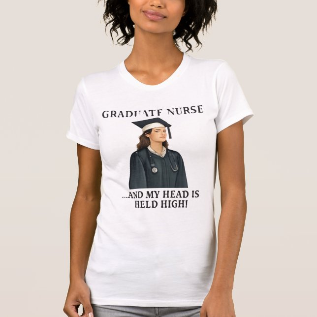 T-shirt Fière infirmière diplômée avec tête haute (Devant)