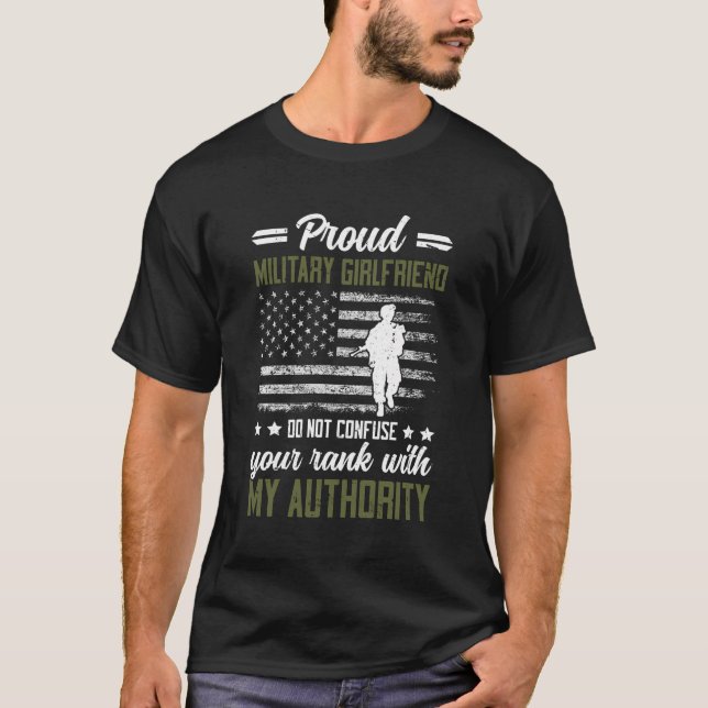 T-shirt Fière Petite Amie Militaire D'Un Soldat (Devant)
