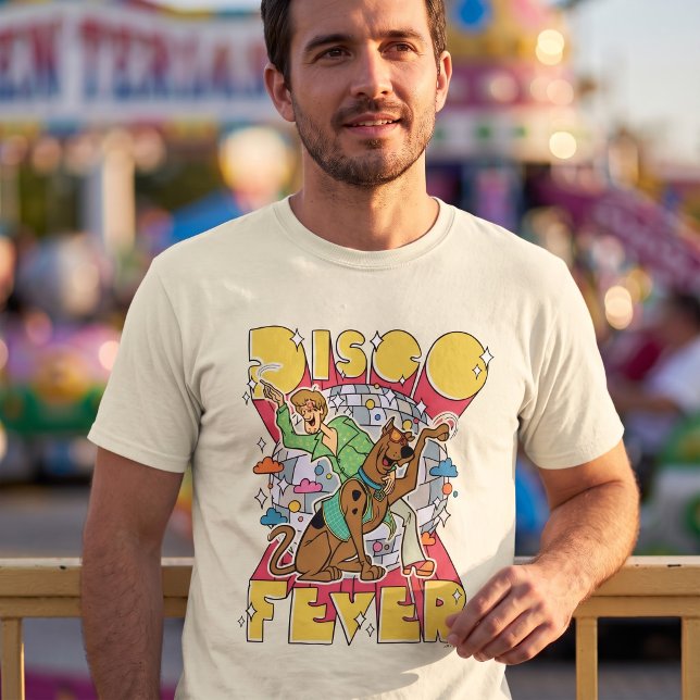 T-shirt Fièvre disco avec Scooby et Sammy (Simulated man wearing shirt)