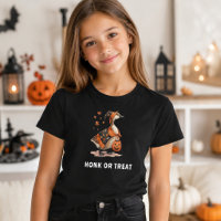 Fille de la fête d'Halloween pour les oies qui cri