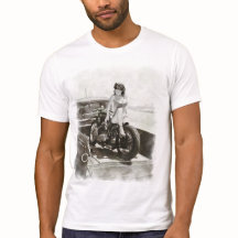 FILLE DE PIN-UP SUR LA MOTO