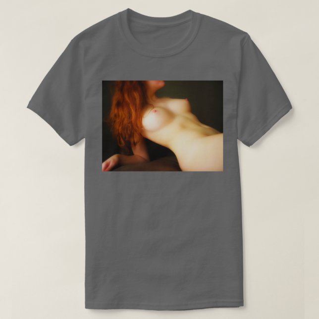T-shirt fille rousse pose (Design devant)