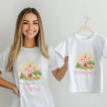 T-shirt Filles mignonne rose princesse Château Mama<br><div class="desc">Ce t-shirt féerique magique et mignon présente un prince et une princesse, avec un château rose enchanté, des papillons, des fleurs, des lièvres, un cerf magique et des champignons fantaisistes. Ce design rose et girly "une fois dans le temps" peut être facilement personnalisé avec votre nom de fille dans une...</div>