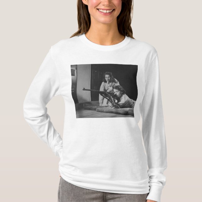 T-shirt Filles s'exerçant dans la habilité au tir de fusil (Devant)